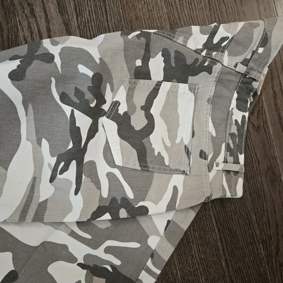 Womens camo jeans - Picture 2 of 3